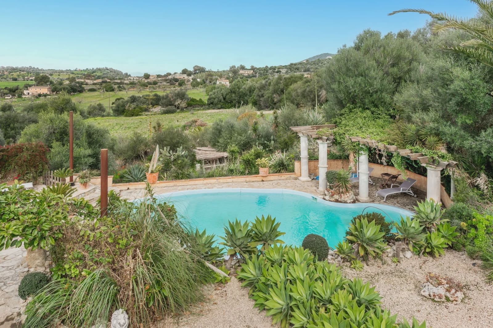 5 soveværelse Finca/Landehus til salg i Son Macia med swimmingpool - € 1.225.000 (Ref: 8835797)