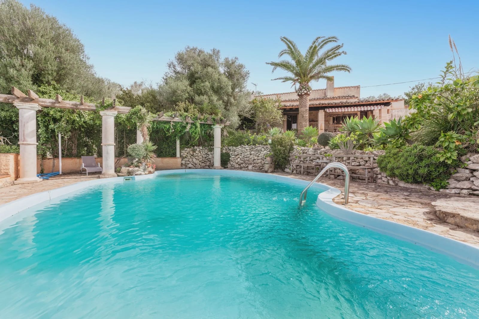 5 soveværelse Finca/Landehus til salg i Son Macia med swimmingpool - € 1.225.000 (Ref: 8835797)