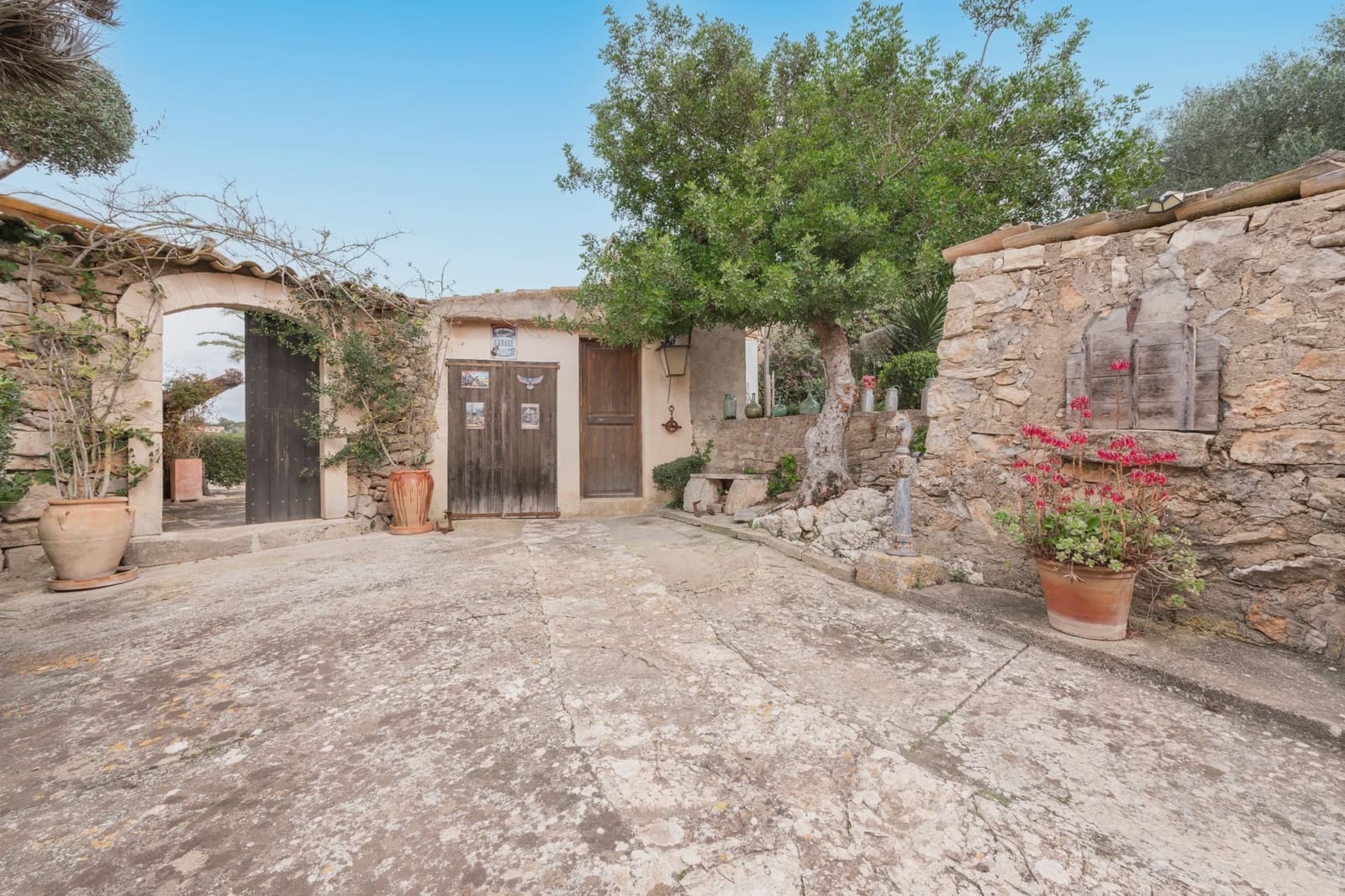 5 soveværelse Finca/Landehus til salg i Son Macia med swimmingpool - € 1.225.000 (Ref: 8835797)