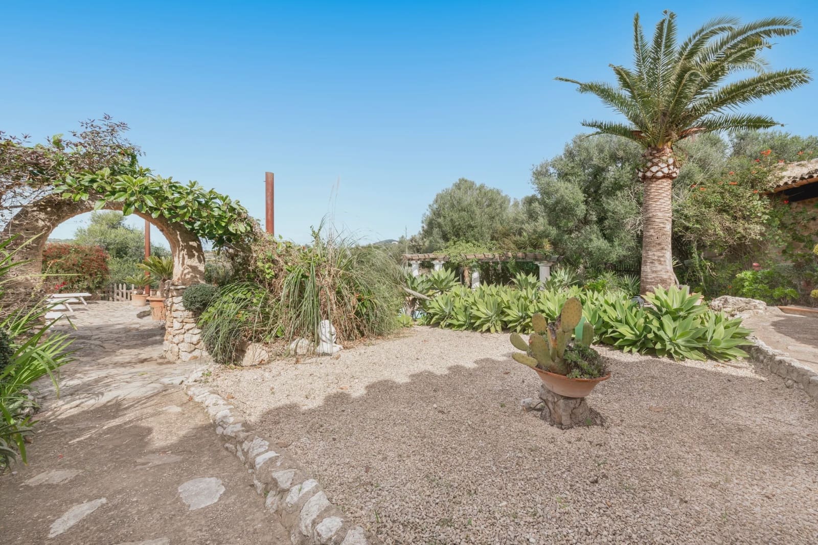 5 soveværelse Finca/Landehus til salg i Son Macia med swimmingpool - € 1.225.000 (Ref: 8835797)