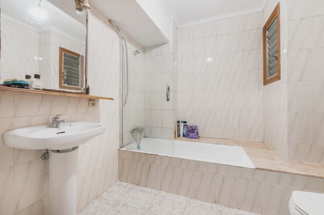 6 soveværelse Byhus til salg i Petra - € 336.000 (Ref: 8837442)