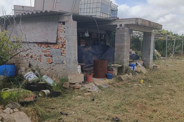 Grunde uden byggetilladelser til salg i Manacor - € 56.000 (Ref: 8960385)