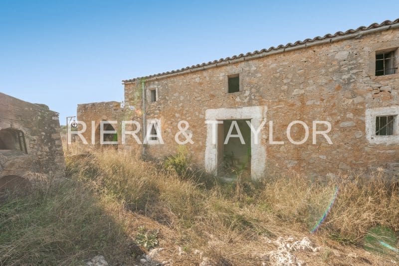 3 bedroom Finca/Country House for sale in Manacor - € 300,000 (Ref: 9072743)