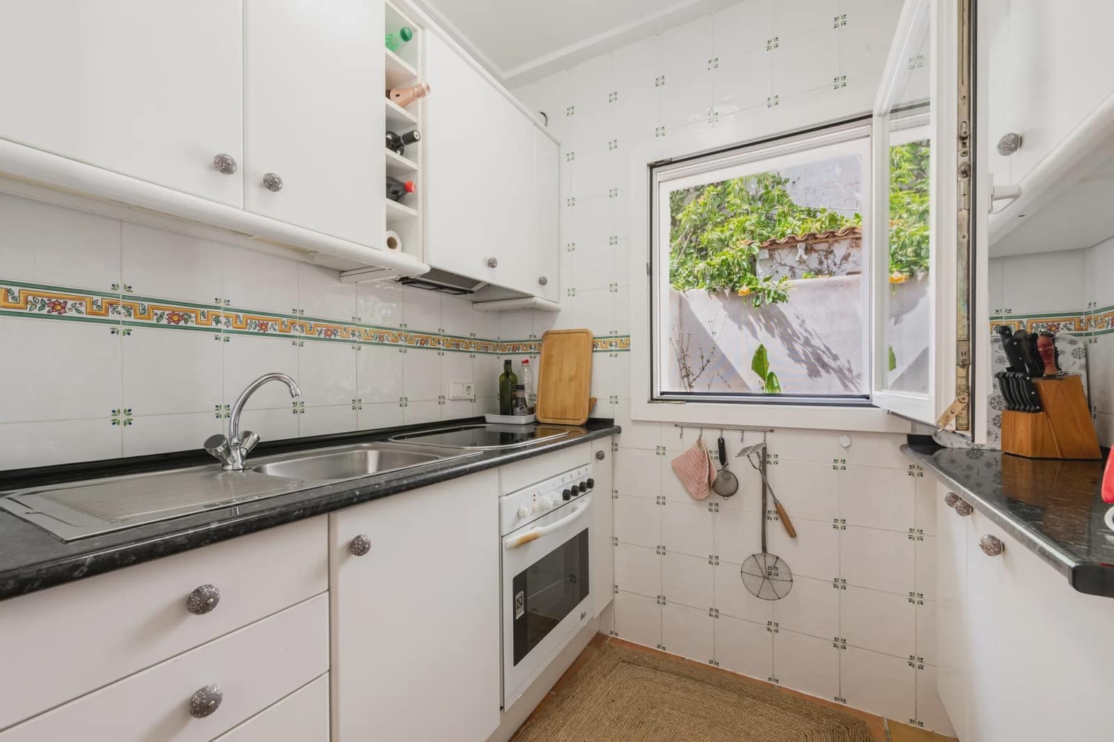 2 makuuhuone Omakotitalo myytävänä paikassa Cala Romantica mukana 
autotalli - 425 000 € (Ref: 9200899)