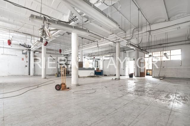 Kaupallinen myytävänä paikassa Manacor - 600 000 € (Ref: 9287919)