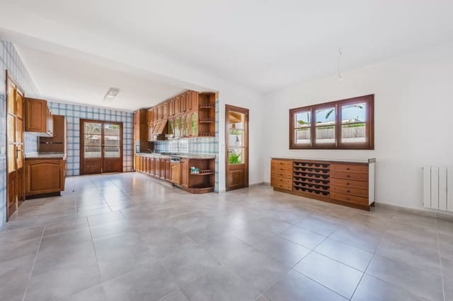 7 bedroom Townhouse for sale in Cala Millor, Son Servera with garage - € 795,000 (Ref: 9632779)