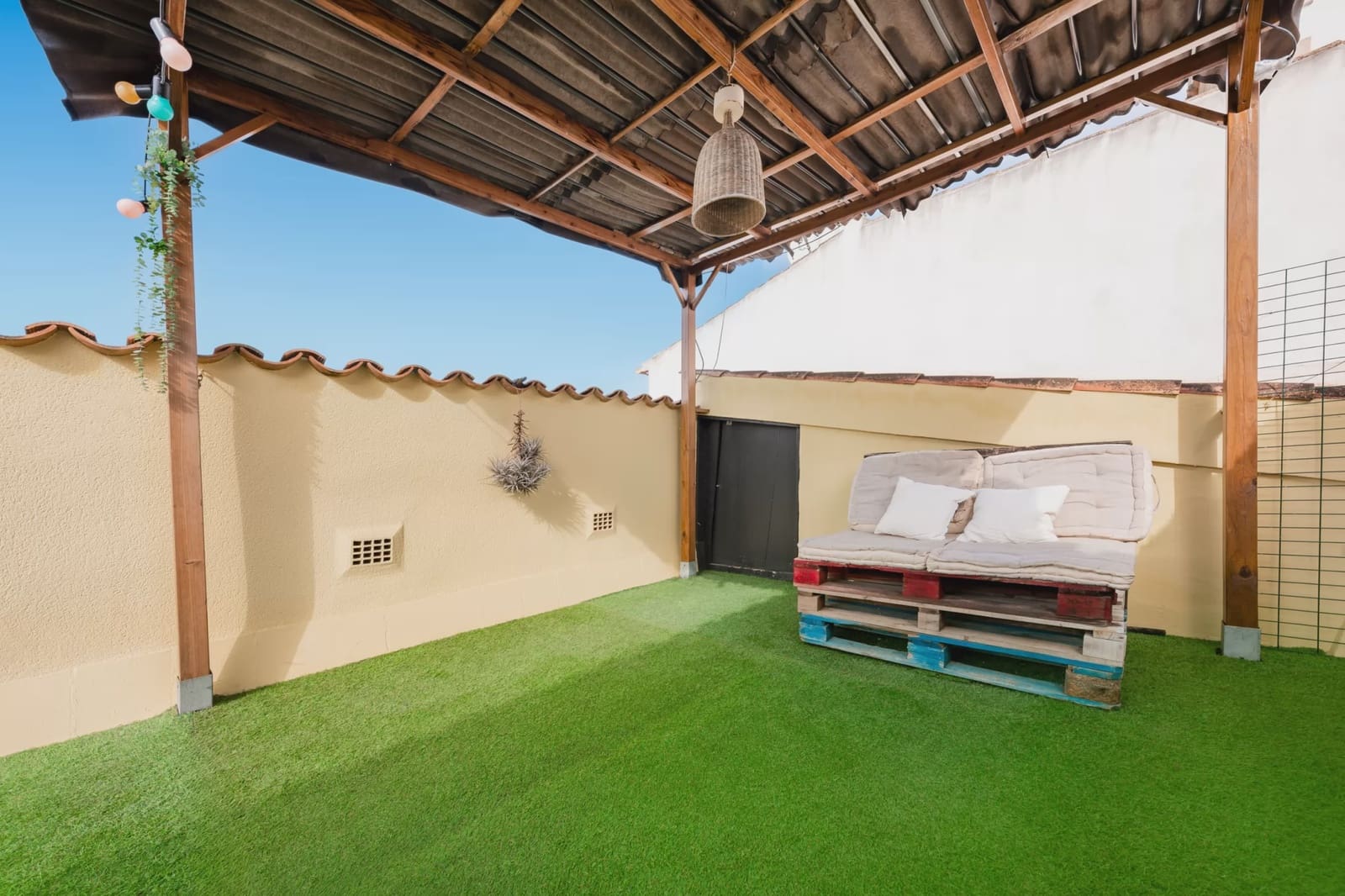 2 bedroom Apartment for sale in Vilafranca de Bonany - € 325,000 (Ref: 9634925)