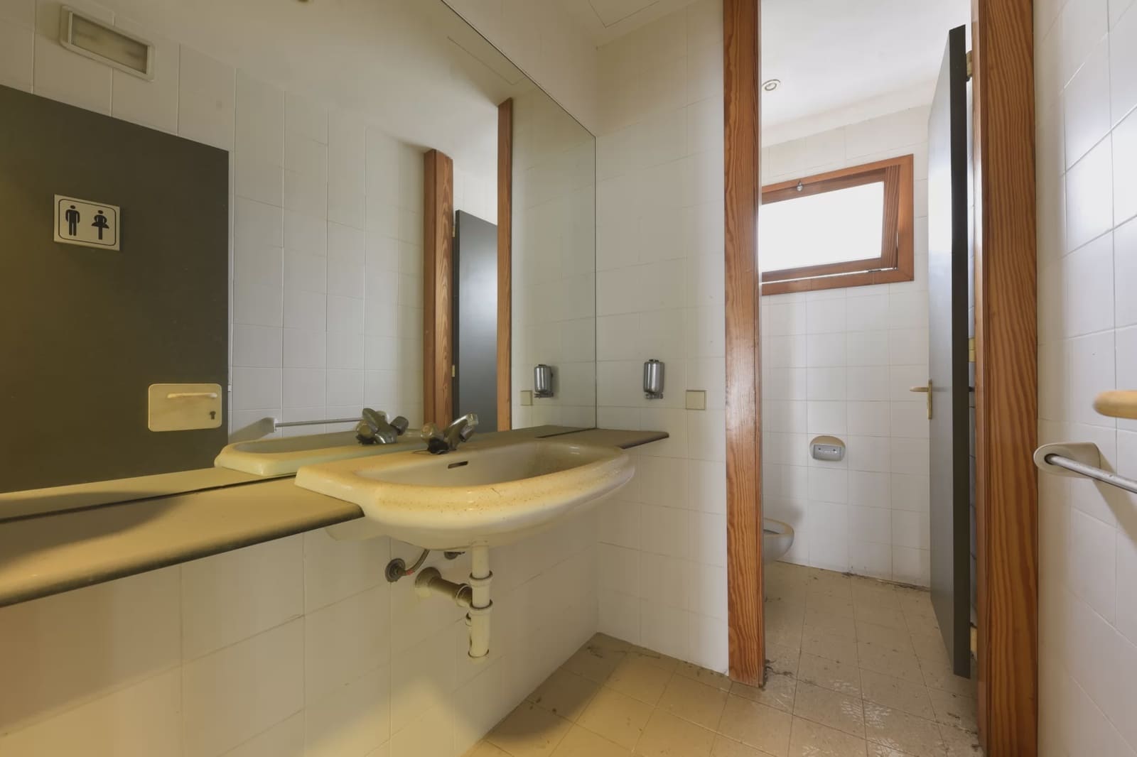 Commercial for sale in Llucmajor - € 683,233 (Ref: 9784271)