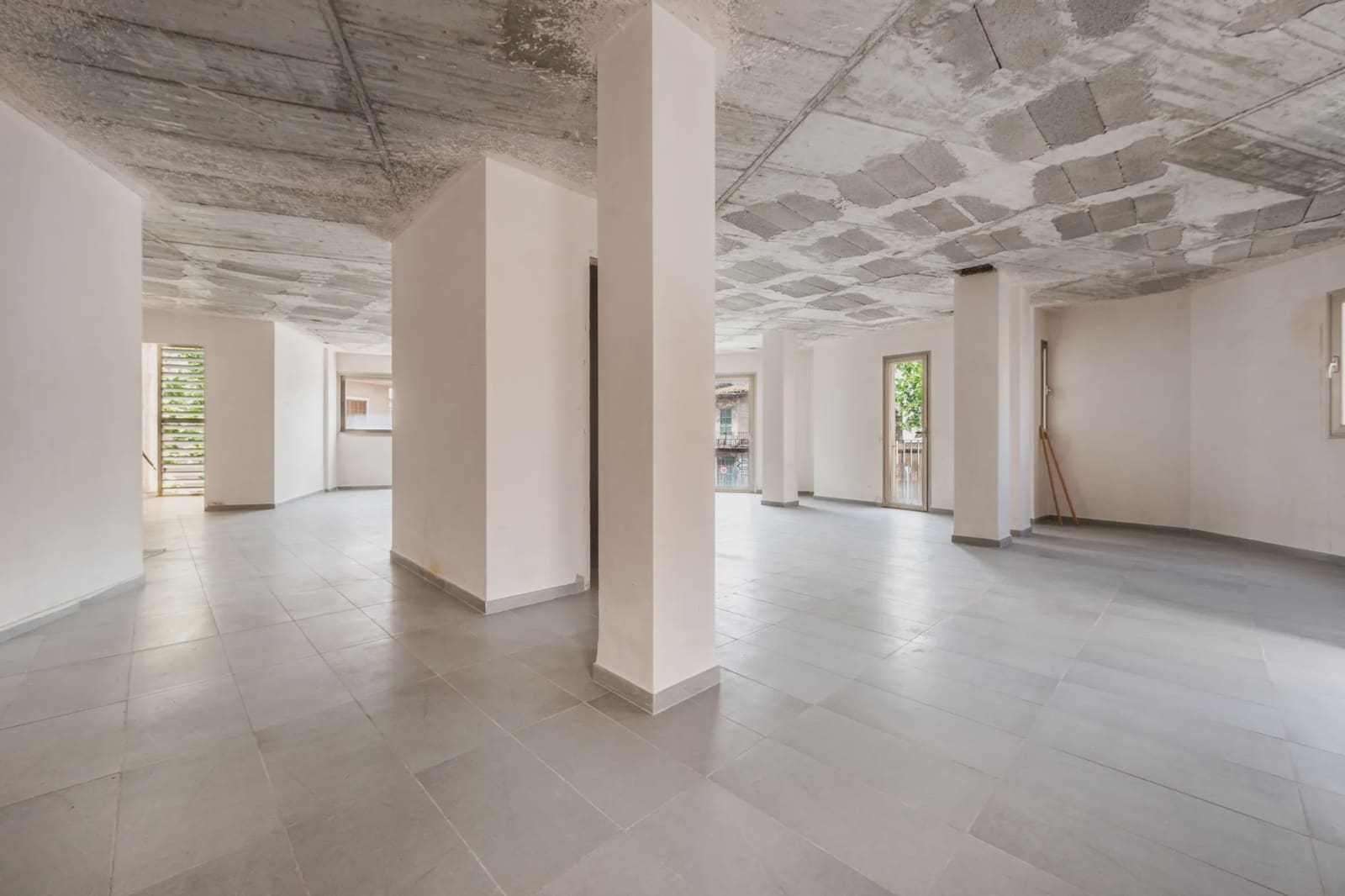 1 bedroom Commercial for sale in Manacor - € 151,000 (Ref: 9828011)
