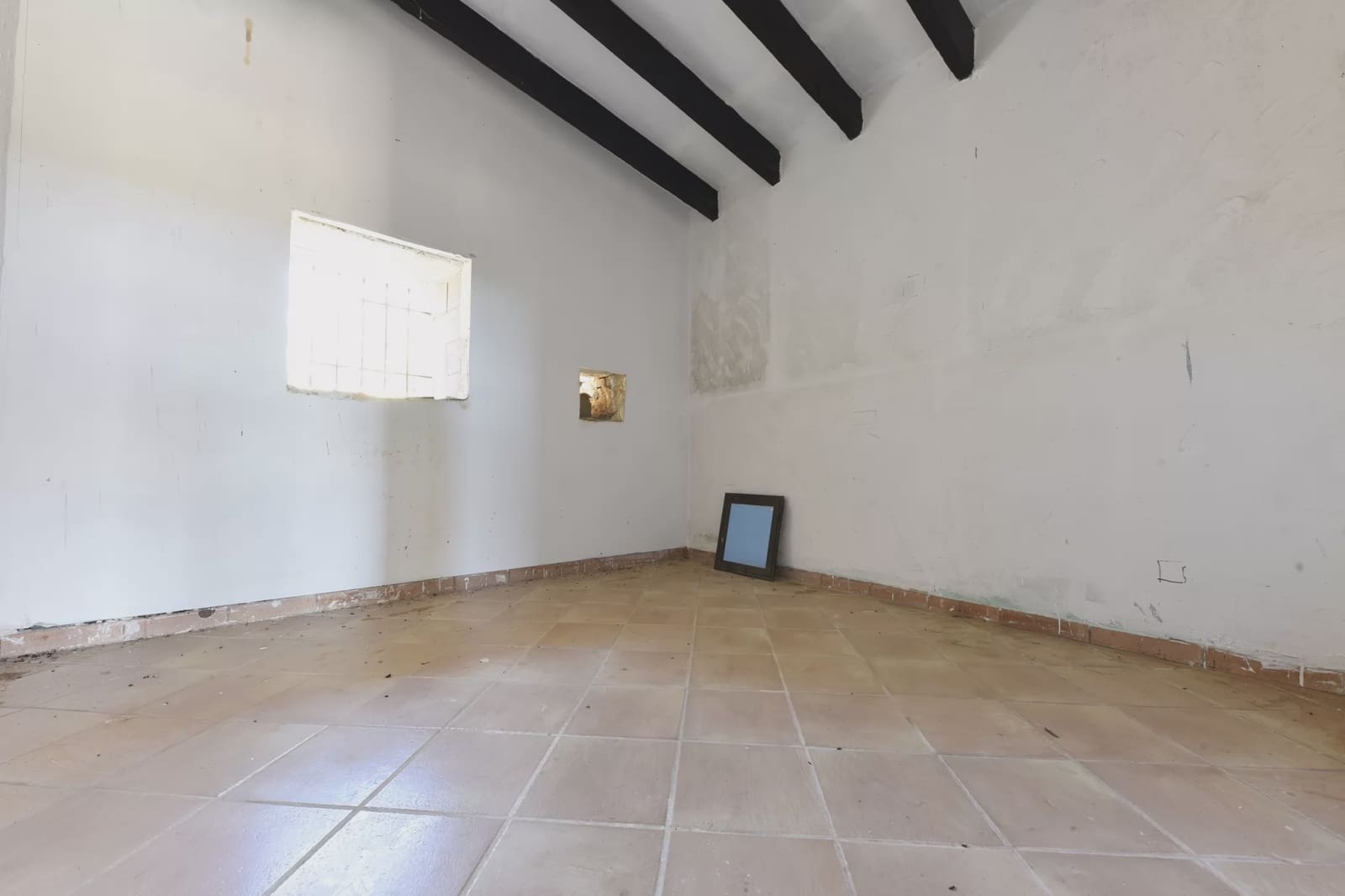 2 bedroom Finca/Country House for sale in Vilafranca de Bonany - € 220,000 (Ref: 9999022)