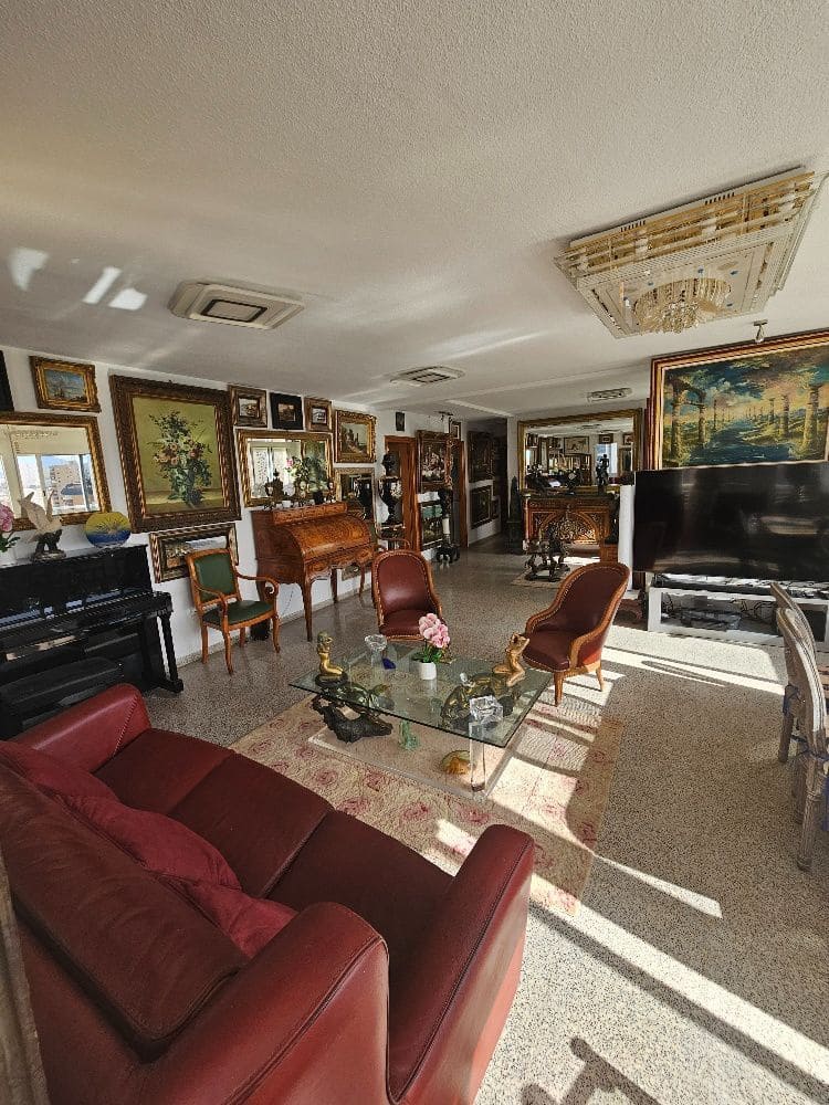 2 bedroom Flat for sale in Benidorm with pool garage - € 720,000 (Ref: 10036355)