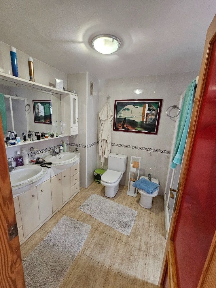 2 bedroom Flat for sale in Benidorm with pool garage - € 720,000 (Ref: 10036355)