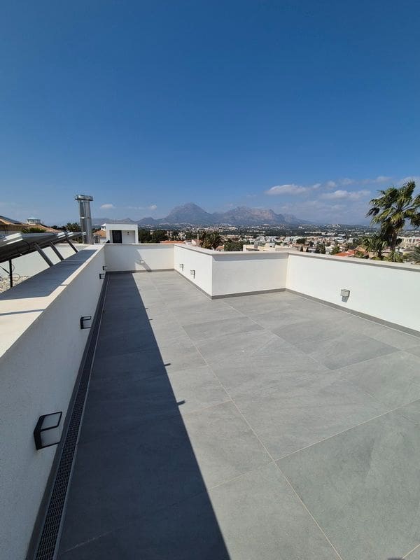 5 bedroom Villa for sale in Albir with pool garage - € 2,150,000 (Ref: 9897931)