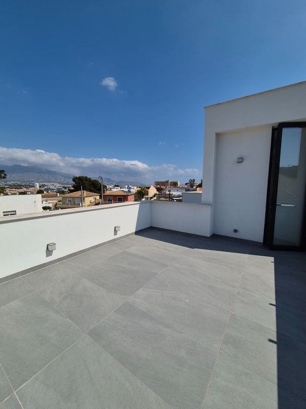 5 bedroom Villa for sale in Albir with pool garage - € 2,150,000 (Ref: 9897931)