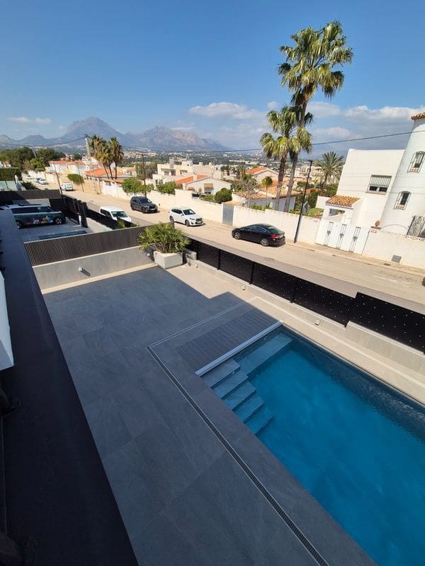 5 bedroom Villa for sale in Albir with pool garage - € 2,150,000 (Ref: 9897931)