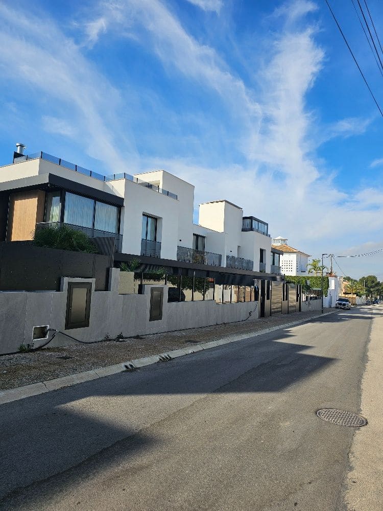 5 bedroom Villa for sale in Albir with pool garage - € 2,150,000 (Ref: 9897931)