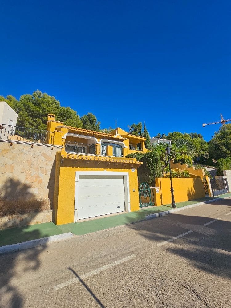 3 quarto Moradia para venda em Altea com piscina garagem - 880 000 € (Ref: 9897934)