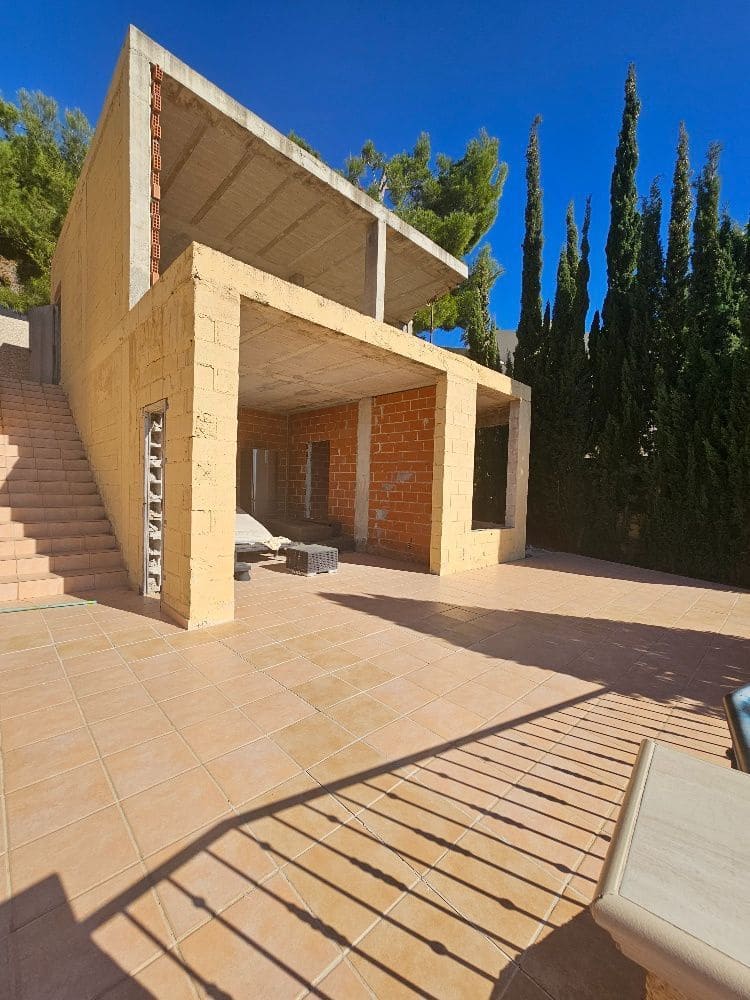 3 bedroom Villa for sale in Altea with pool garage - € 880,000 (Ref: 9897934)
