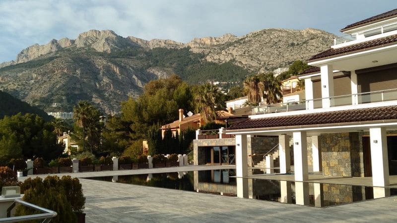 6 slaapkamer Villa te koop in Altea met zwembad garage - € 6.500.000 (Ref: 9897939)