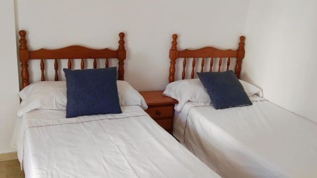 2 slaapkamer Flat voor vakantieverhuur in Benidorm met garage - € 950 (Ref: 9897948)