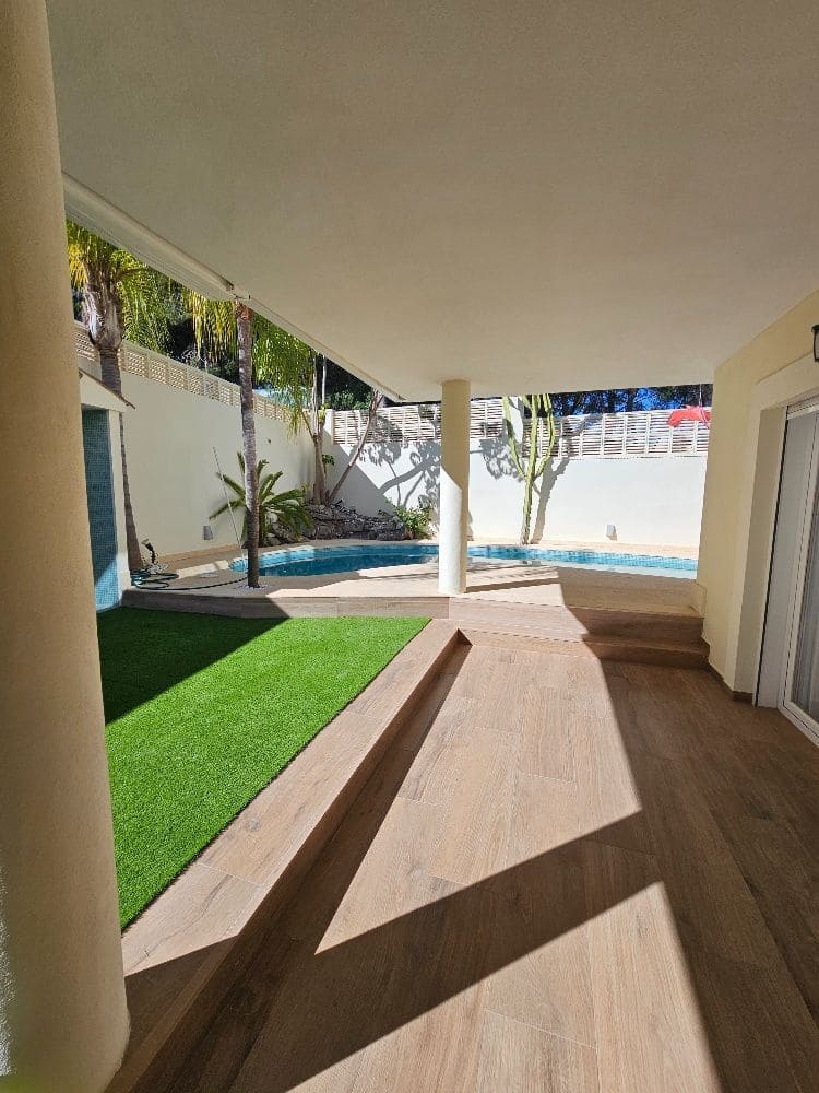 Pareado de 3 habitaciones en Albir en venta con piscina garaje - 670.000 € (Ref: 9902824)