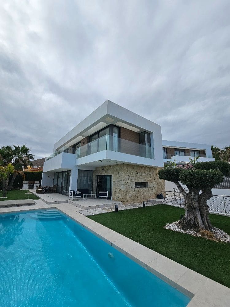 Chalet de 4 habitaciones en Finestrat en venta con garaje - 1.340.000 € (Ref: 9910035)