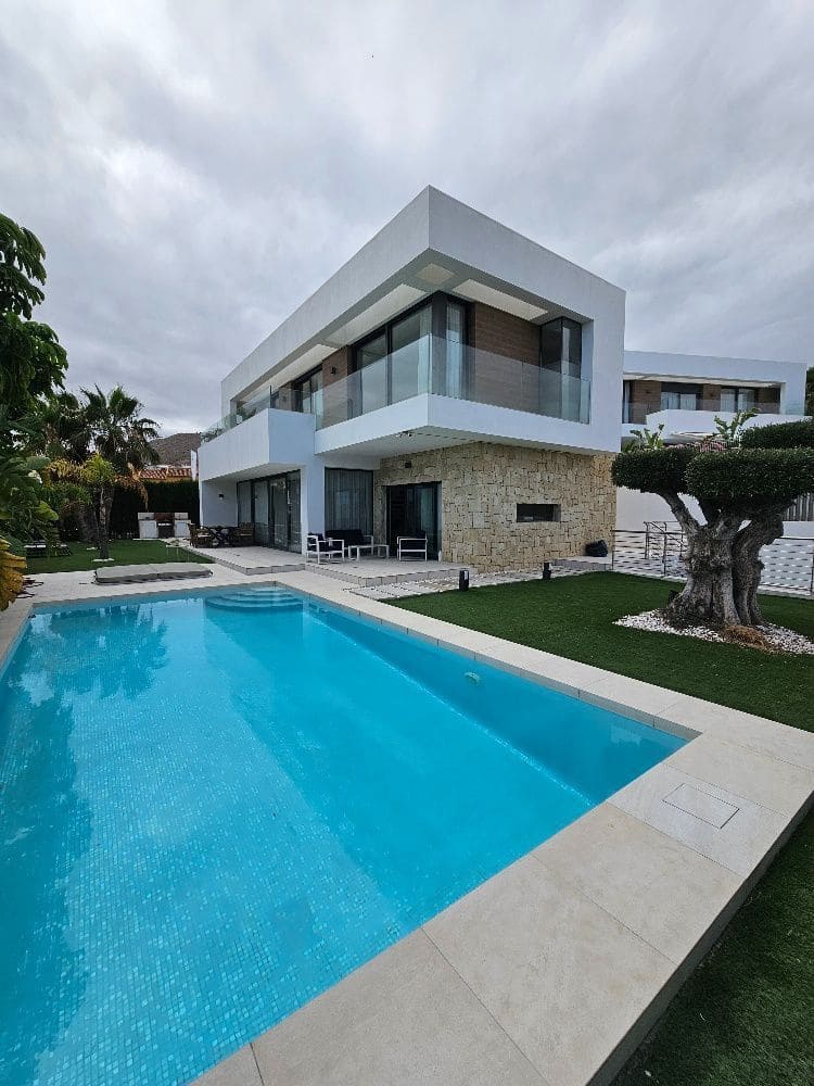 Chalet de 4 habitaciones en Finestrat en venta con garaje - 1.340.000 € (Ref: 9910035)