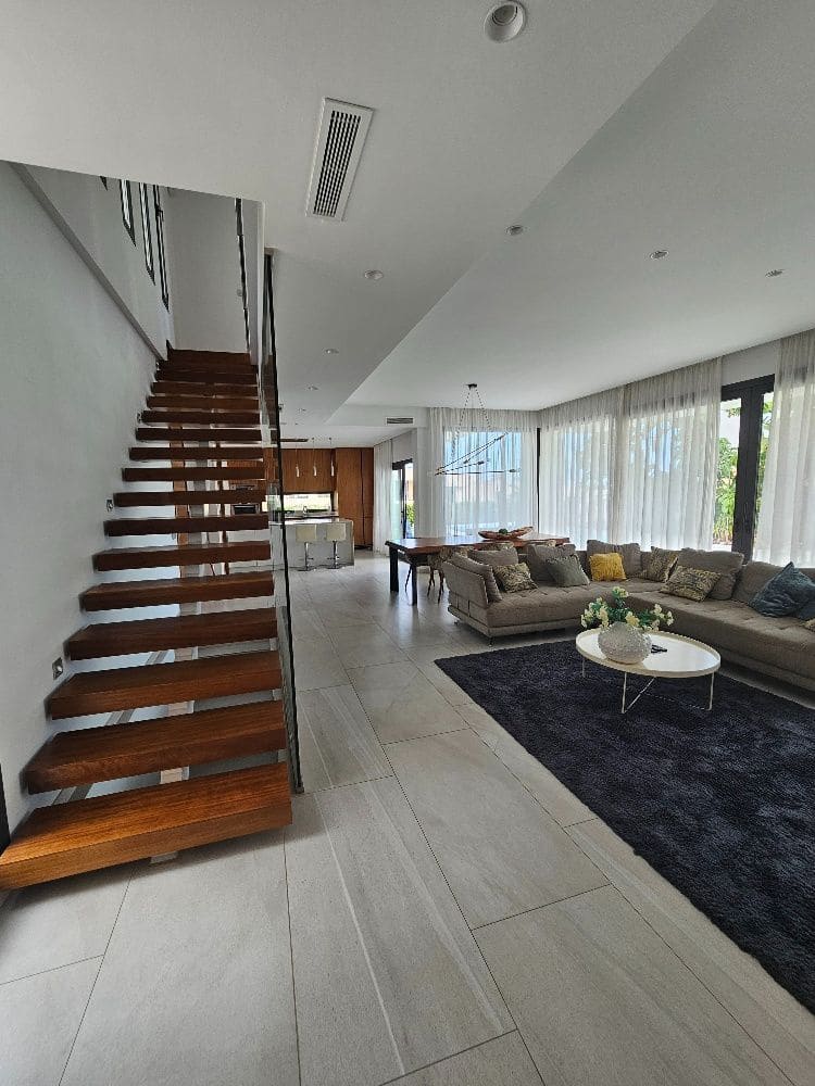 Chalet de 4 habitaciones en Finestrat en venta con garaje - 1.340.000 € (Ref: 9910035)