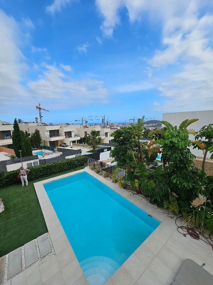 Chalet de 4 habitaciones en Finestrat en venta con garaje - 1.340.000 € (Ref: 9910035)