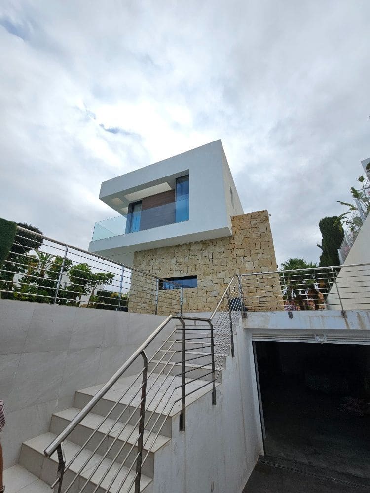 Chalet de 4 habitaciones en Finestrat en venta con garaje - 1.340.000 € (Ref: 9910035)