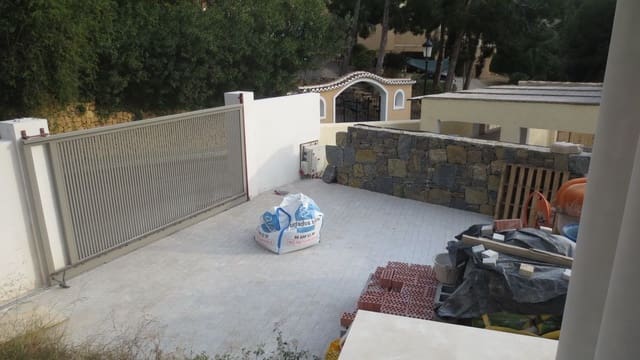 5 bedroom Villa for sale in Altea with pool garage - € 1,400,000 (Ref: 9910037)