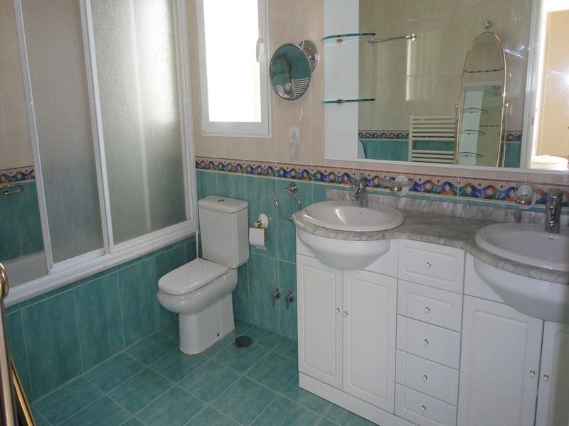 5 quarto Moradia para venda em Altea com piscina garagem - 1 300 000 € (Ref: 9910039)