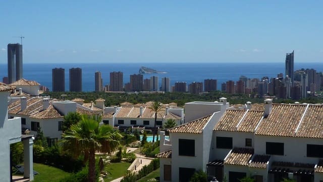 Chalet de 4 habitaciones en Finestrat en venta con piscina garaje - 700.000 € (Ref: 9912516)