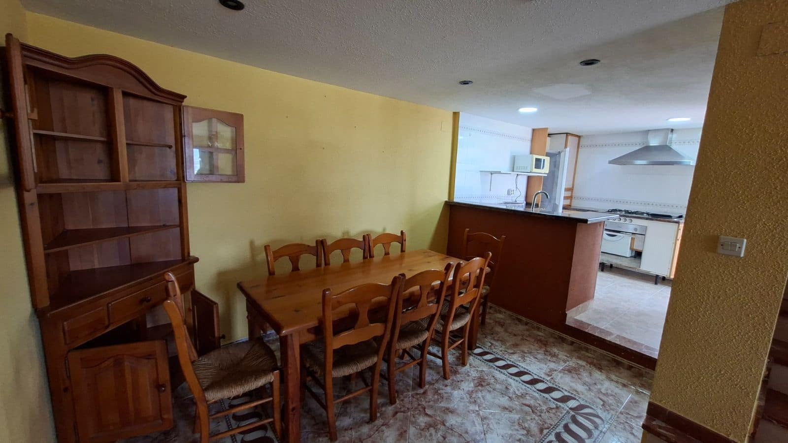 6 soverom Kjedet enebolig til salgs i Benidorm med svømmebasseng garasje - € 480 000 (Ref: 9974676)