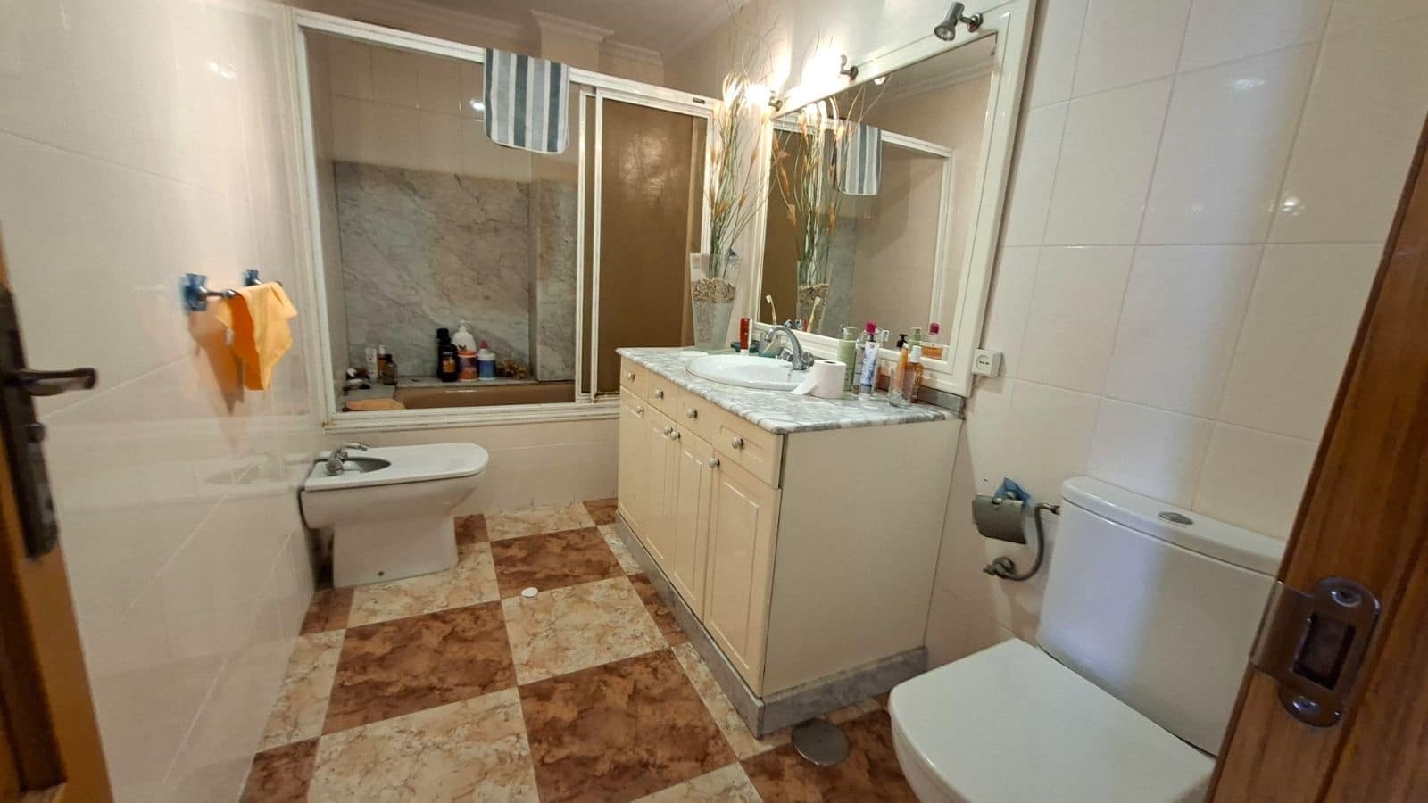 6 soverom Kjedet enebolig til salgs i Benidorm med svømmebasseng garasje - € 480 000 (Ref: 9974676)