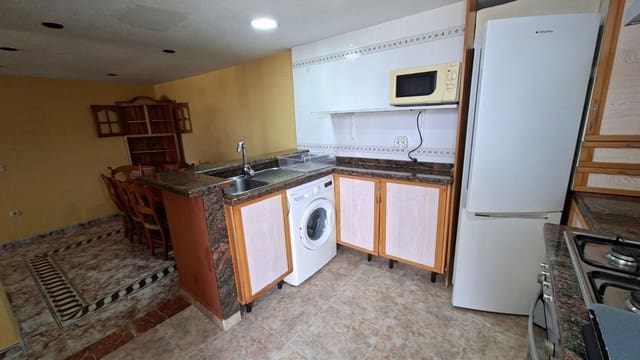6 soverom Kjedet enebolig til salgs i Benidorm med svømmebasseng garasje - € 480 000 (Ref: 9974676)