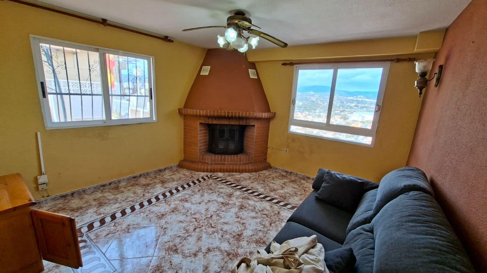 6 soverom Kjedet enebolig til salgs i Benidorm med svømmebasseng garasje - € 480 000 (Ref: 9974676)