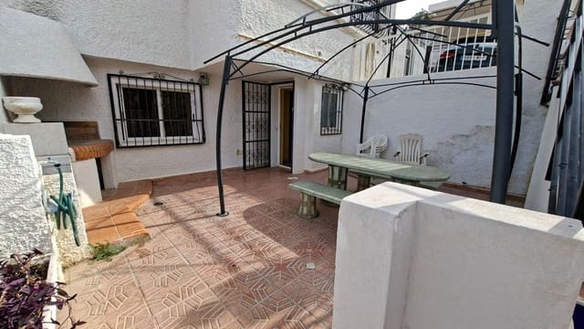 6 soverom Kjedet enebolig til salgs i Benidorm med svømmebasseng garasje - € 480 000 (Ref: 9974676)