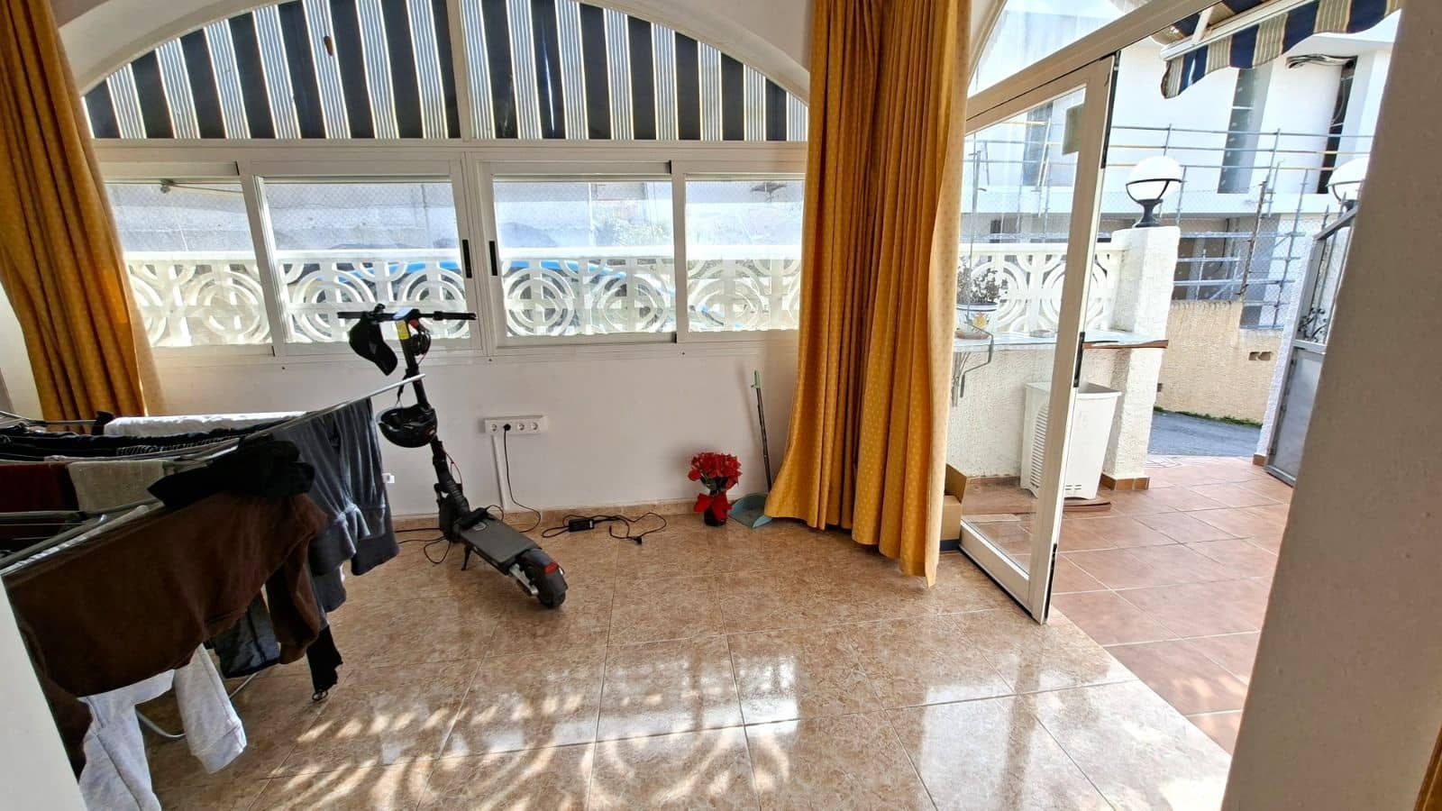 6 soverom Kjedet enebolig til salgs i Benidorm med svømmebasseng garasje - € 480 000 (Ref: 9974676)