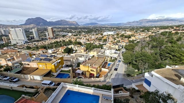 6 soverom Kjedet enebolig til salgs i Benidorm med svømmebasseng garasje - € 480 000 (Ref: 9974676)