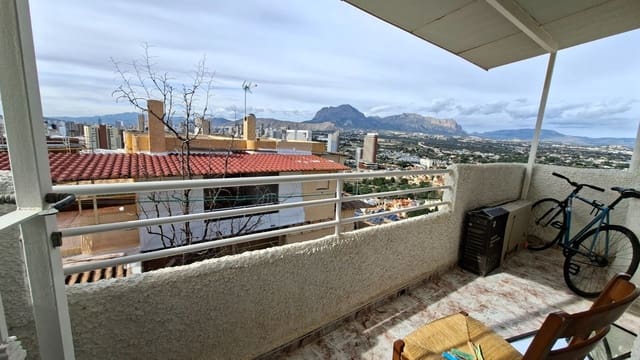 6 soverom Kjedet enebolig til salgs i Benidorm med svømmebasseng garasje - € 480 000 (Ref: 9974676)