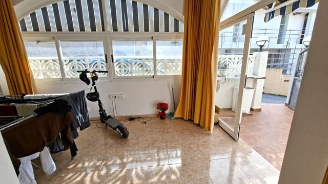 6 soverom Kjedet enebolig til salgs i Benidorm med svømmebasseng garasje - € 480 000 (Ref: 9974676)