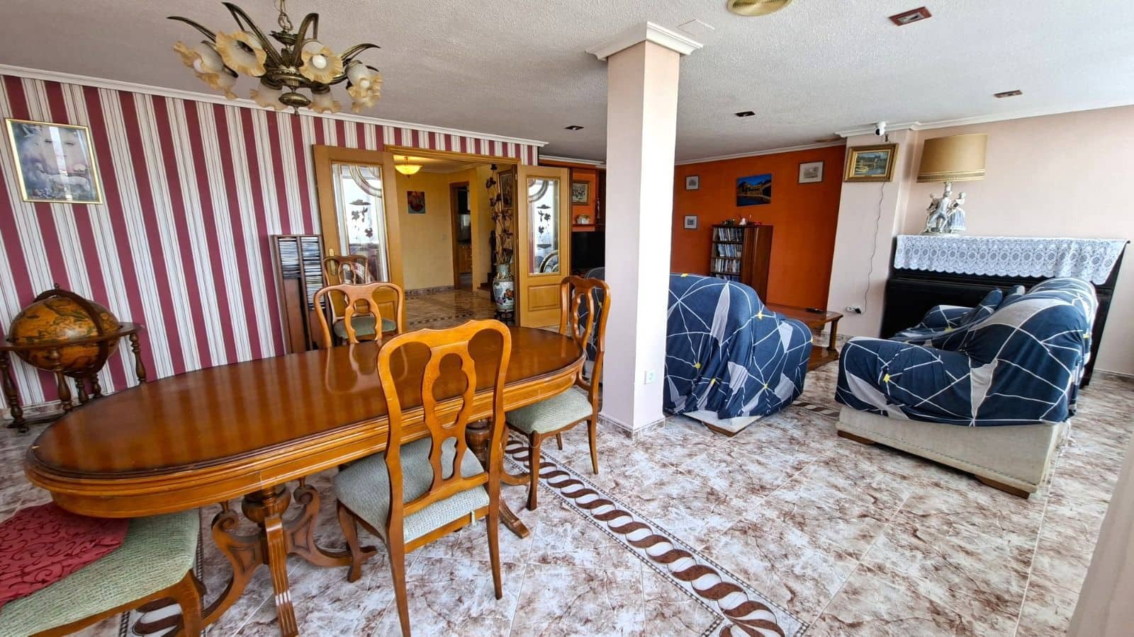 6 soverom Kjedet enebolig til salgs i Benidorm med svømmebasseng garasje - € 480 000 (Ref: 9974676)
