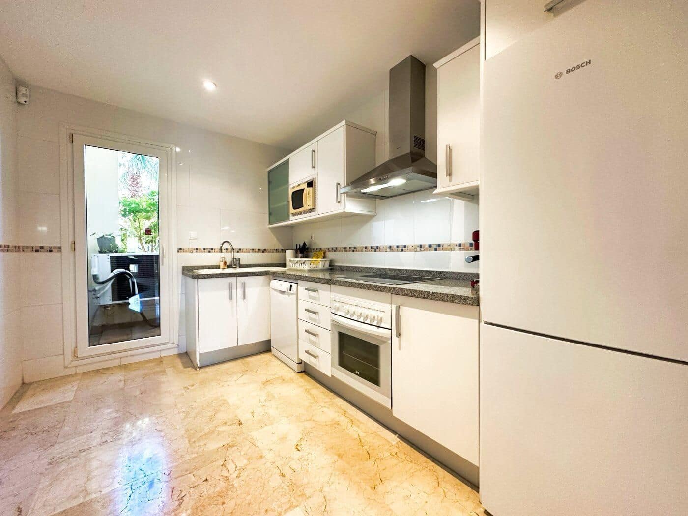 Piso de 2 habitaciones en Altea la Vella en alquiler con piscina garaje - 1.800 € (Ref: 9993830)