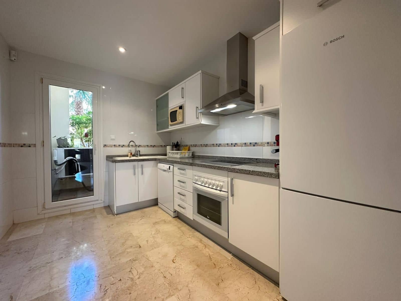 Piso de 2 habitaciones en Altea la Vella en alquiler con piscina garaje - 1.800 € (Ref: 9993830)