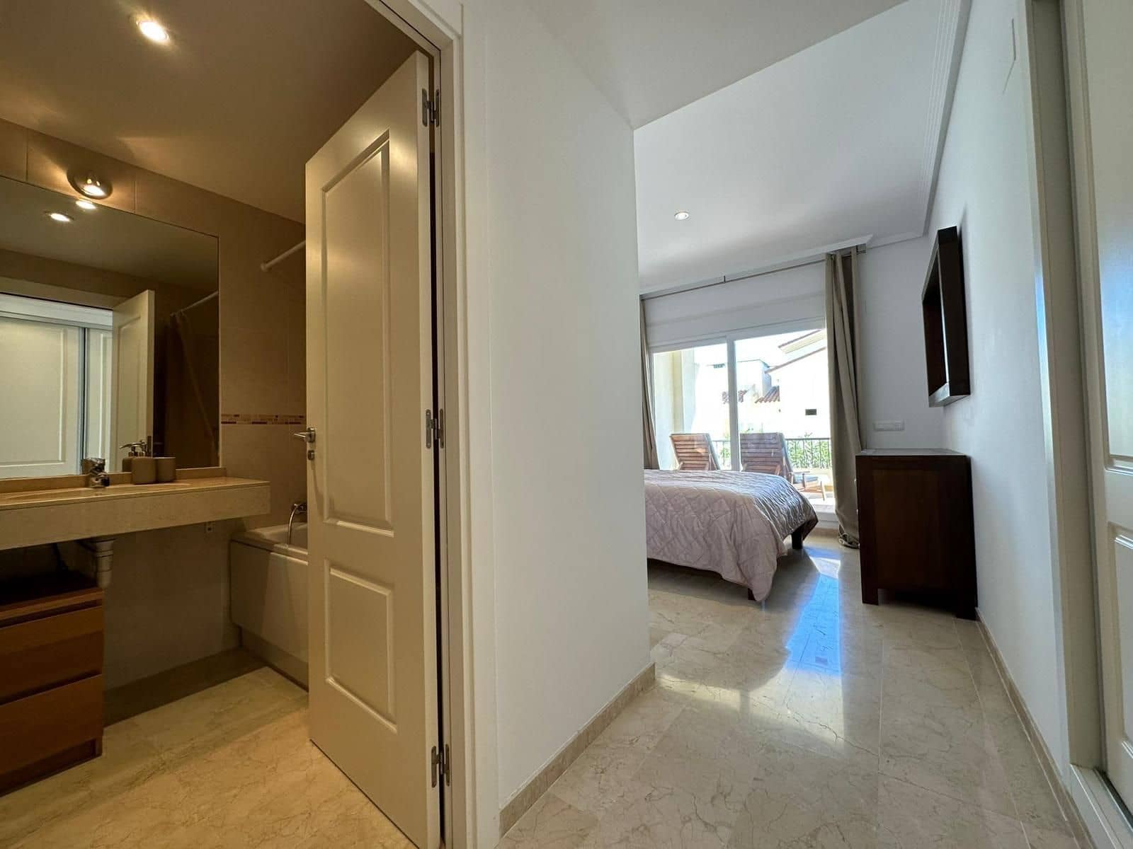 Piso de 2 habitaciones en Altea la Vella en alquiler con piscina garaje - 1.800 € (Ref: 9993830)