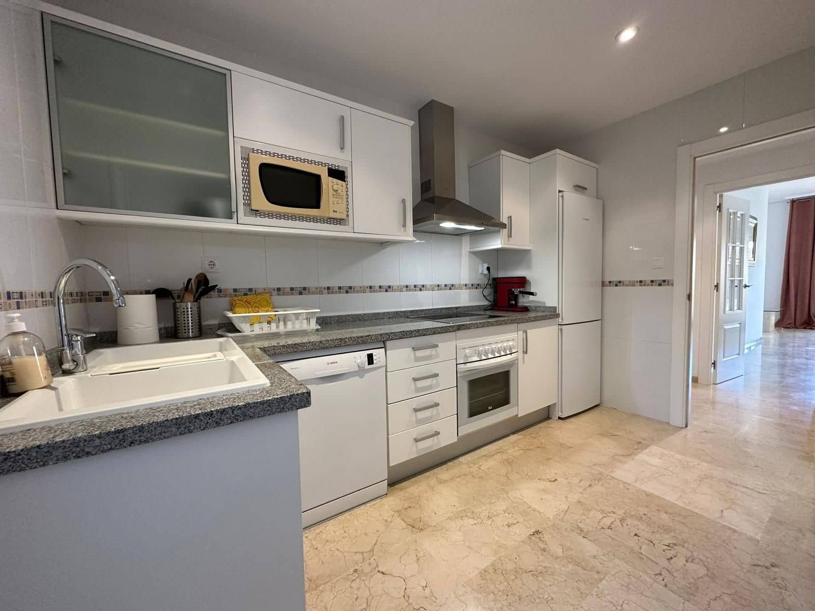 Piso de 2 habitaciones en Altea la Vella en alquiler con piscina garaje - 1.800 € (Ref: 9993830)
