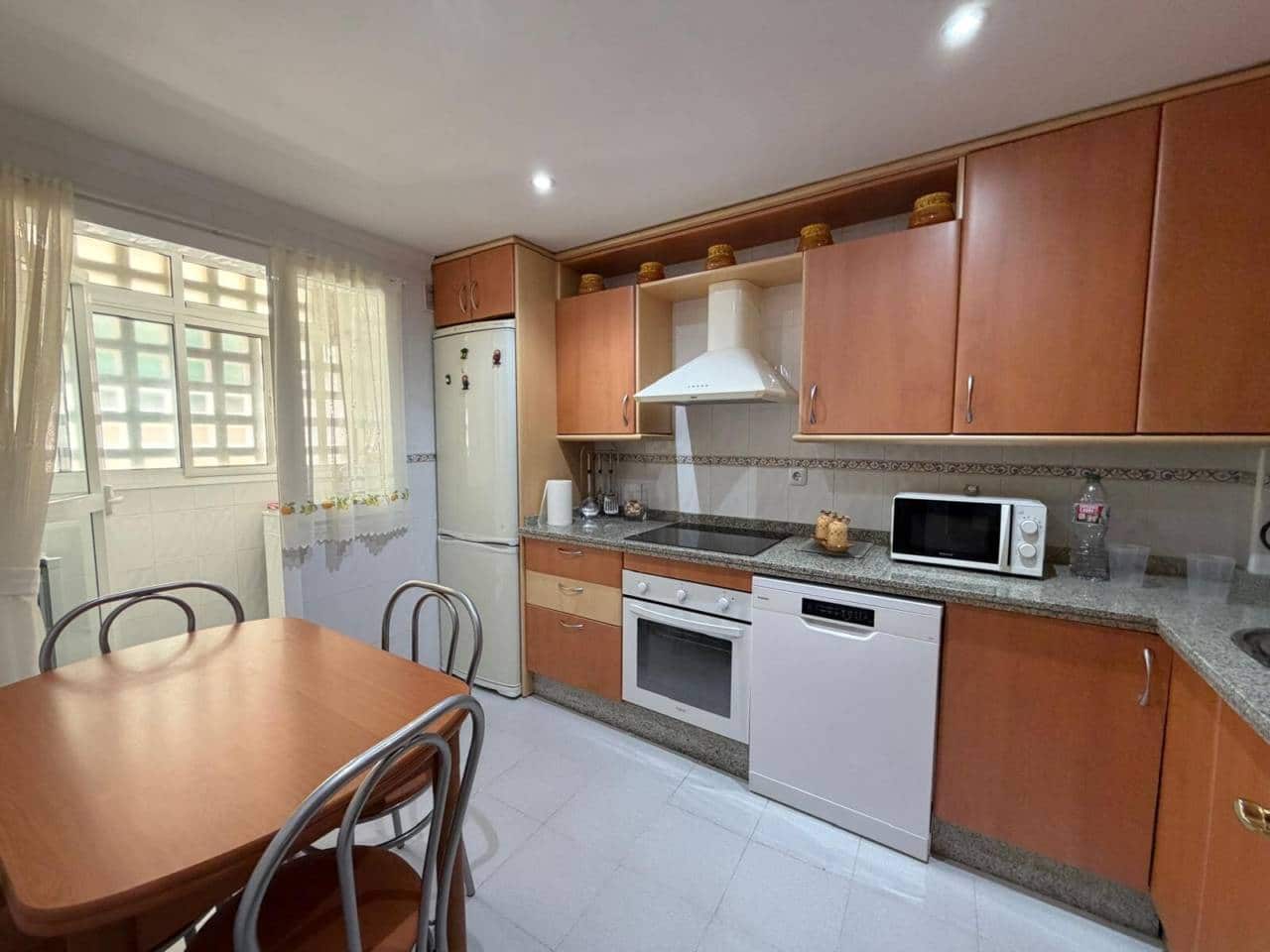 4 makuuhuone Rivitalo vuokrattavana paikassa Velez-Malaga mukana uima-altaan 
autotalli - 1 500 € (Ref: 10020013)