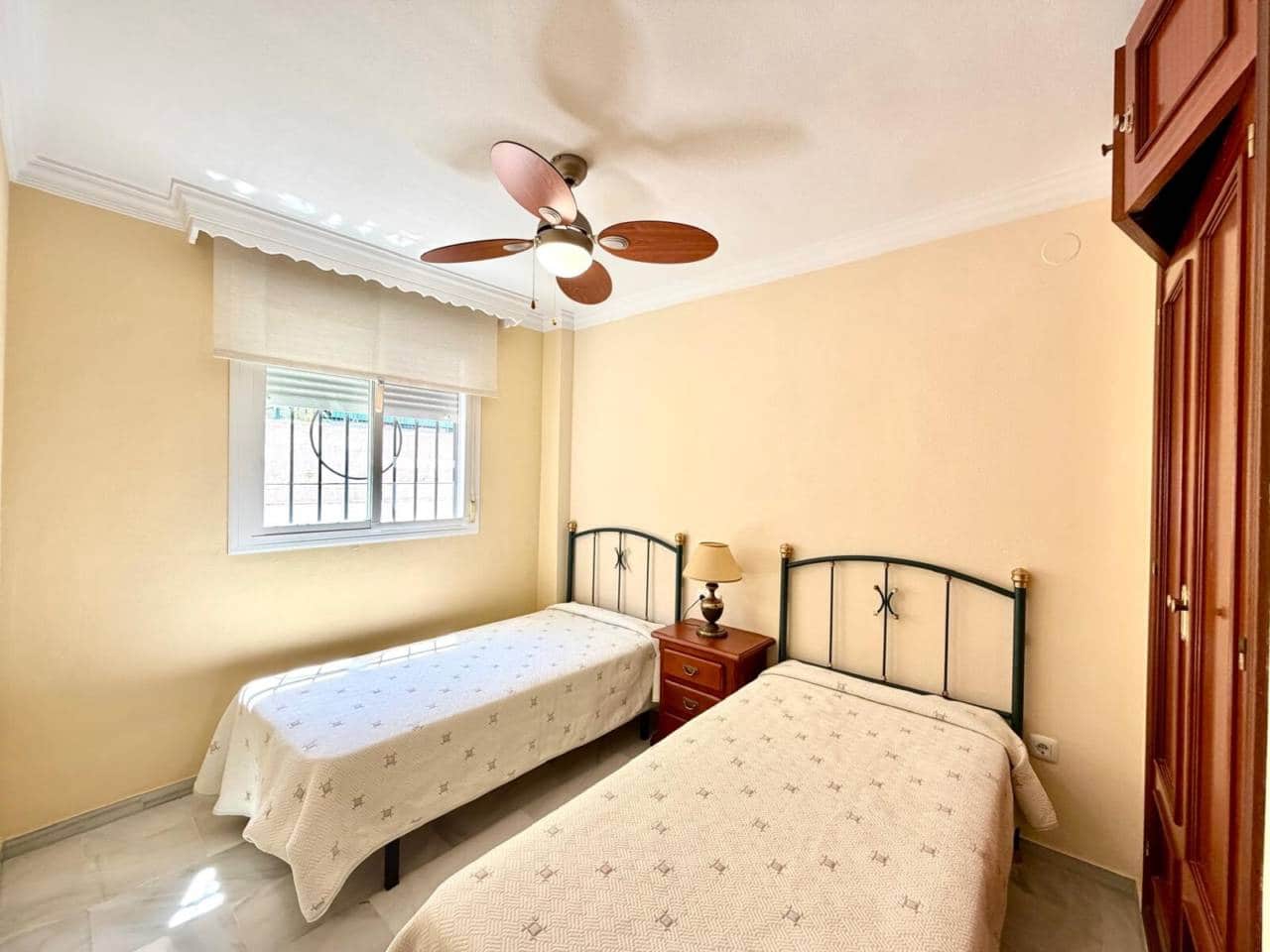 4 makuuhuone Rivitalo vuokrattavana paikassa Velez-Malaga mukana uima-altaan 
autotalli - 1 500 € (Ref: 10020013)