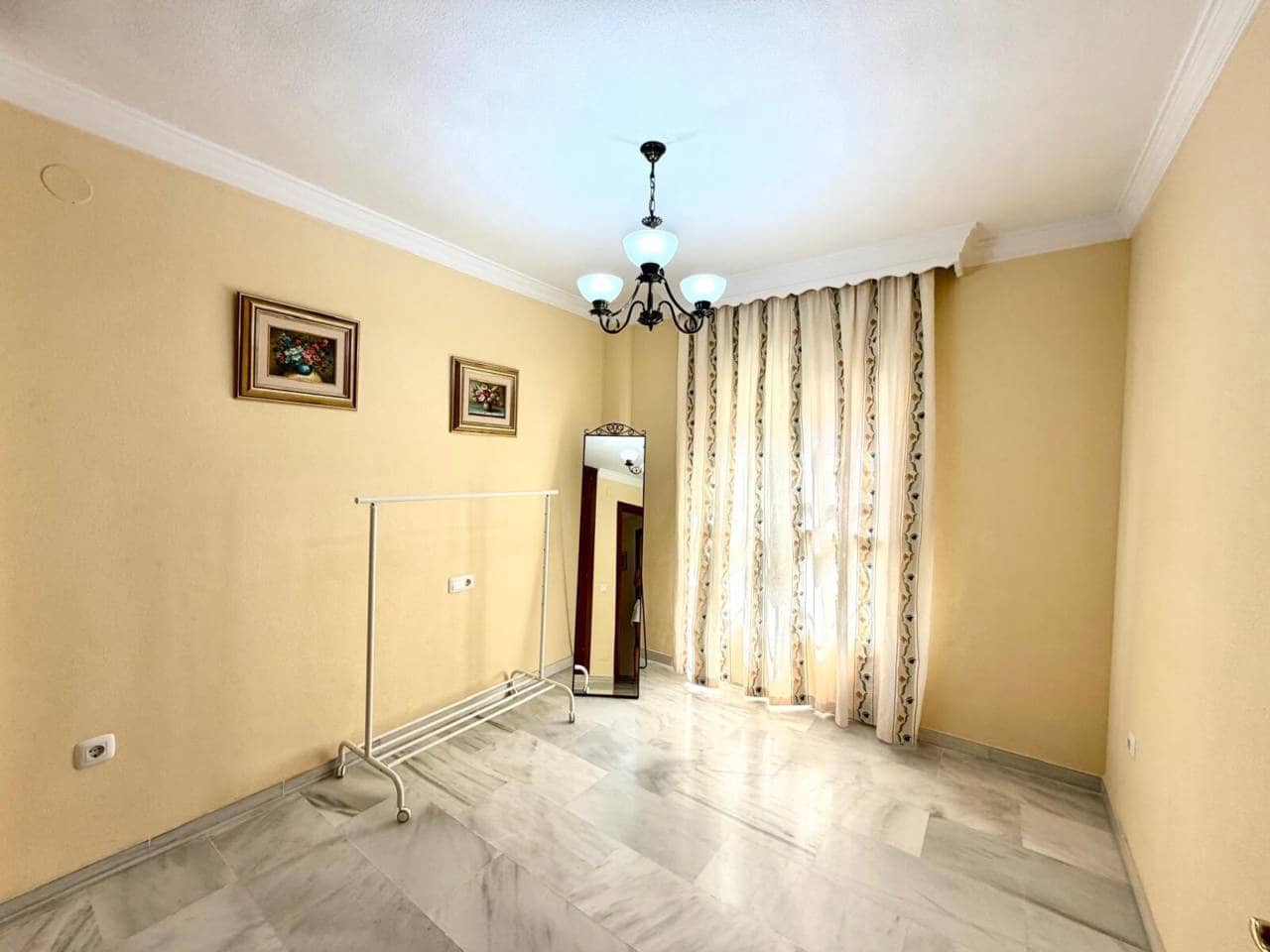 4 makuuhuone Rivitalo vuokrattavana paikassa Velez-Malaga mukana uima-altaan 
autotalli - 1 500 € (Ref: 10020013)